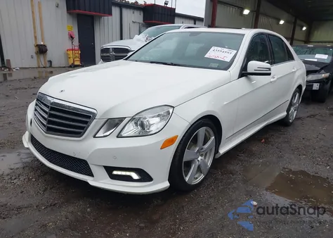 2011 Mercedes-Benz E 350 z USA, uszkodzony, nr VIN WDDHF5GB3BA346388